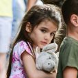 Katie Holmes passe une journée complice avec sa fille et quelqu'uns de ses amis à New York, le 5 juillet 2012 - Suri semble fatiguée et triste
