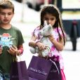 Katie Holmes passe une journée complice avec sa fille et ses amis à New York, le 5 juillet 2012