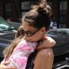 Katie Holmes passe une journée complice avec sa fille et ses amis à New York, le 5 juillet 2012
