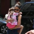 Katie Holmes passe une journée complice avec sa fille et ses amis à New York, le 5 juillet 2012