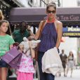 Katie Holmes passe une journée complice avec sa fille et ses amis à New York, le 5 juillet 2012