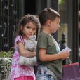 Katie Holmes passe une journée complice avec sa fille et ses amis à New York, le 5 juillet 2012