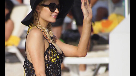 Paris Hilton : Vacances de princesse à Ibiza...
