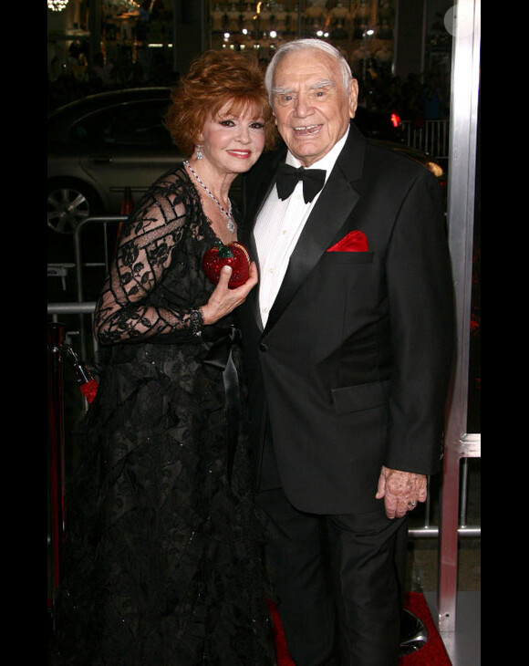 L'acteur américain Ernest Borgnine en compagnie de sa cinquième femme en octobre 2010 à Los Angeles