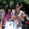 Rachel Bilson sort faire quelques courses avec sa soeur Hattie à Los Angeles, le lundi 9 juillet 2012.