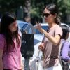 Rachel Bilson et sa soeur sortent faire quelques courses à Los Angeles, le lundi 9 juillet 2012.