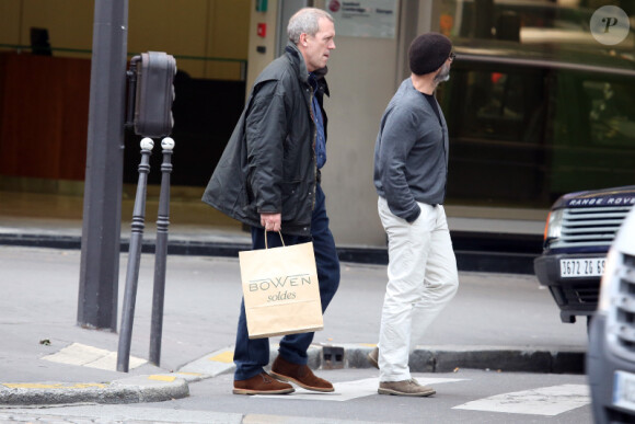 Hugh Laurie et sa femme Joanne Green ont fait un peu de shooping avant d'aller déjeuner dans le quartier du Marais avant son concert au Grand Rex le 10 juillet 2012 à Paris  