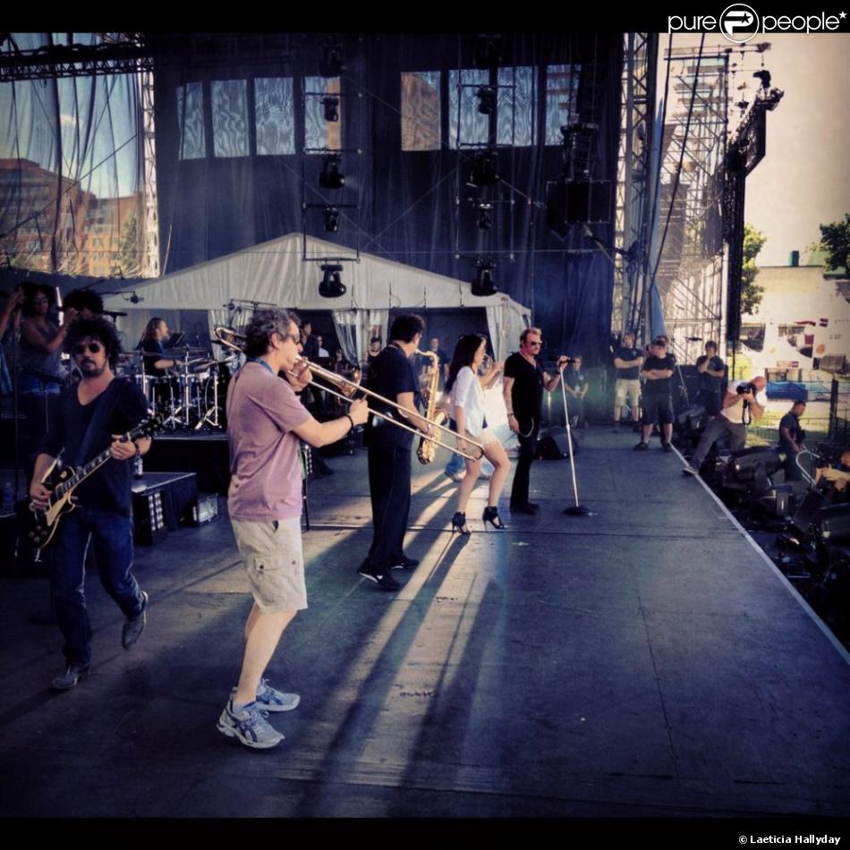 Johnny Hallyday  sur la scène du Festival d&#039;été avant le grand soir, aux plaines   d&#039;Abraham, à Québec, le 10 juillet 2012. 