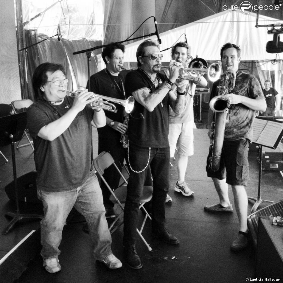 Johnny Hallyday répète avec ses musiciens  sur la scène du Festival d&#039;été avant le grand soir, aux plaines   d&#039;Abraham, à Québec, le 10 juillet 2012. 