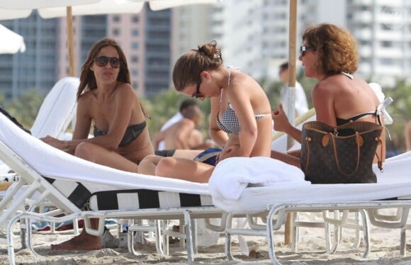 Paolo Maldini avec sa femme Adriana Fossa et leurs deux fils, Christian et Daniel en vacances sous le soleil de Miami le 11 juillet 2012