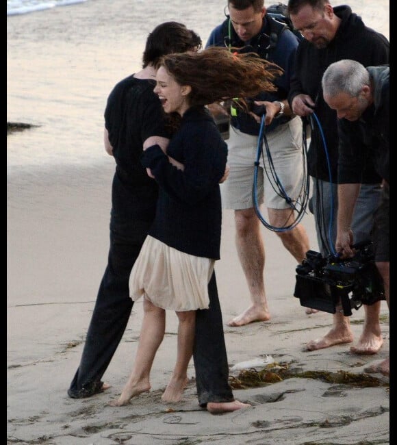 Natalie Portman et Christian Bale sur le tournage pour Terrence Malick le 30 mai 2012