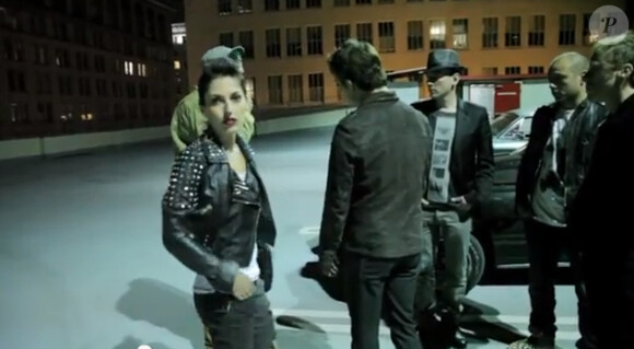 Image de My Vision n°2, journal de bord du nouvel album de Superbus, Sunset, qui présente un extrait de la chanson A la chaîne.