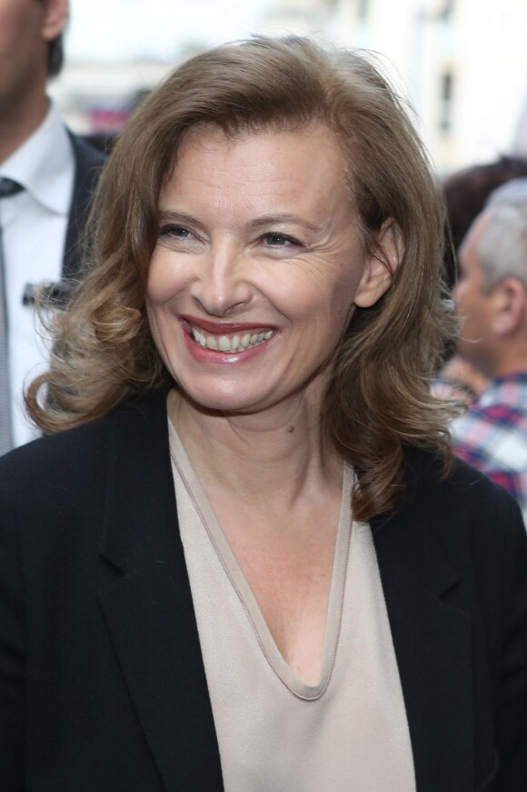 Valérie Trierweiler très souriante en Avignon, le 15 juillet 2012.