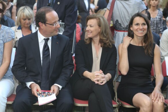 François Hollande, Valérie Trierweiler et Aurélie Filippetti visitent la maison Jean Vilar en Avignon, le 15 juillet 2012.
