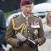 Le prince Charles, colonel en chef du régiment de parachutistes, à Staffordshire pour une cérémonie d'inauguration de deux sculptures hommages à l'oeuvre du régiment et de l'agence gouvernementale GCHQ, le 13 juillet 2012.