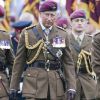 Le prince Charles, colonel en chef du régiment de parachutistes, à Staffordshire pour une cérémonie d'inauguration de deux sculptures hommages à l'oeuvre du régiment et de l'agence gouvernementale GCHQ, le 13 juillet 2012.