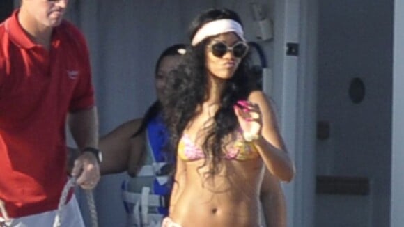 Rihanna : Sexy en bikini, soleil, fun, bière et cocktails au menu des vacances