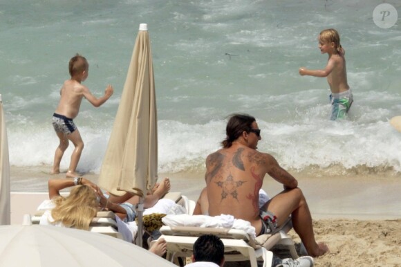 Zlatan Ibrahimovic, sa femme Helena Seger et leurs deux enfants Maximilian et Vincent profitent de leurs vacances le 15 juillet sur l'île de Formentera