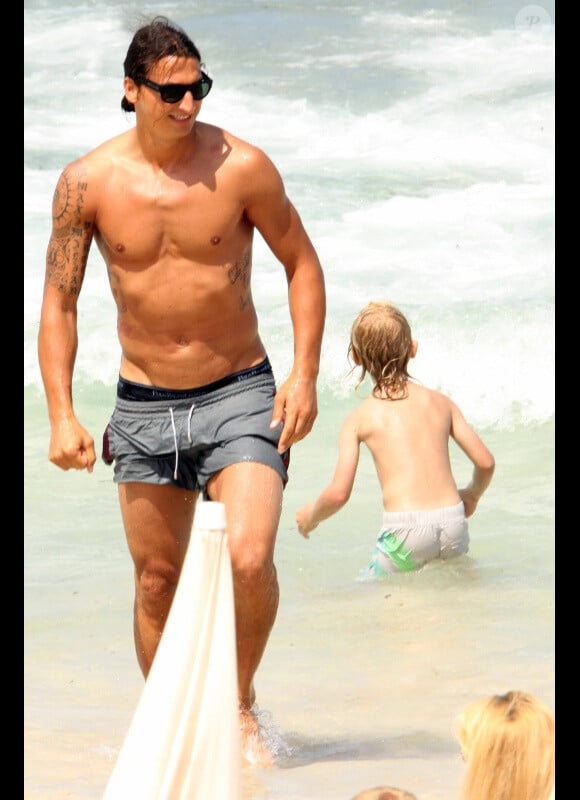 Zlatan Ibrahimovic, sa femme Helena Seger et leurs deux enfants Maximilian et Vincent profitent de leurs vacances le 15 juillet sur l'île de Formentera