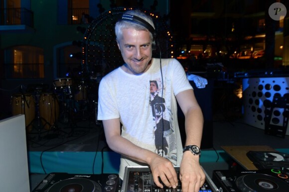 DJ Pompougnac à la soirée organisée par l'hôtel Byblos à St-Tropez, le samedi 21 juillet 2012.