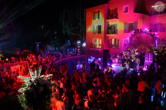 Grosse ambiance à la soirée organisée par l'hôtel Byblos à St-Tropez, le samedi 21 juillet 2012.