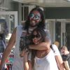 Russell Brand et sa nouvelle compagne Isabella Brewster partagent une après-midi shopping à West Hollywood le 21 juillet 2012