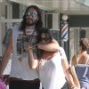 Russell Brand et sa nouvelle compagne Isabella Brewster partagent une après-midi shopping à West Hollywood le 21 juillet 2012
