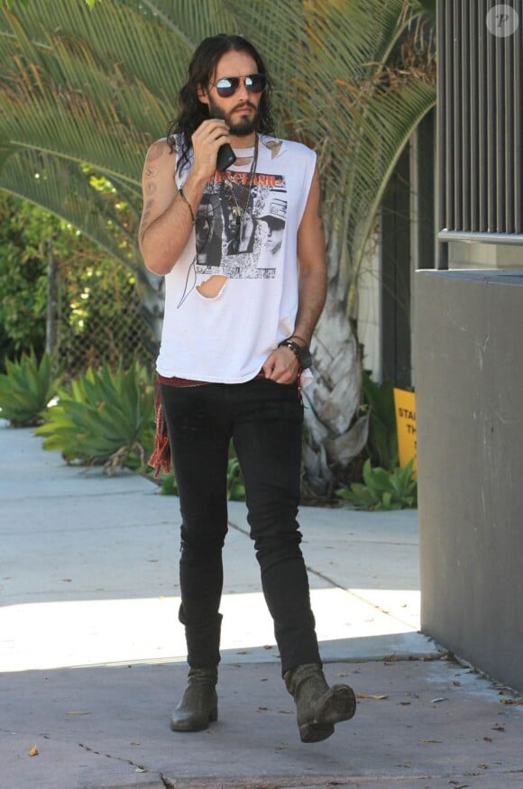 Russell Brand, christique et rock lors d'une après-midi shopping à West Hollywood le 21 juillet 2012
