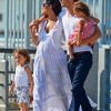 Matthew McConaughey et sa femme Camila se promènent sur les bords de l'Hudson River à New York avec leurs enfants Levi et Vida. Le 22 juillet 2012