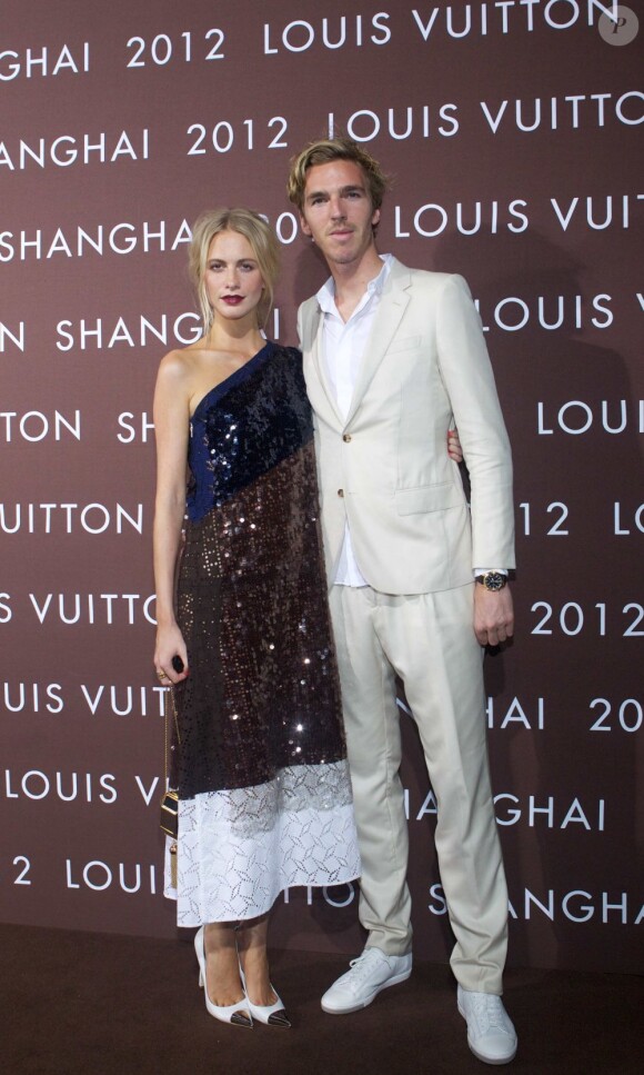 Poppy Delevingne arrive au défilé automne-hiver 2012-2013 Louis Vuitton présenté à Shanghai. Juillet 2012