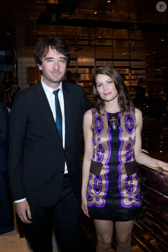 Antoine Arnault et Laetitia Casta lors de la réouverture de la boutique Louis Vuitton au Plaza 66 à Shanghai