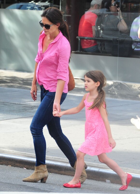 Katie Holmes, splendide dans les rues de New York avec sa fille Suri