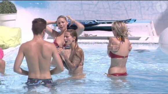 Les habitants de la piscine dans Secret Story 6