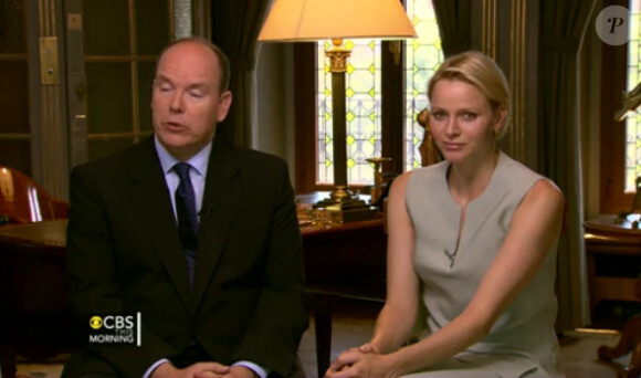 Le prince Albert et la princesse Charlene de Monaco lors de leur interview à l'occasion de leur premier anniversaire de mariage, pour CBS This Morning, au palais princier, en juillet 2012.