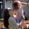 Bain de soleil pour Alessandra Ambrosio et Anja qui profitent d'une après-midi mère/fille au Malibu Country Mart. Malibu, le 25 juillet 2012.