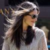 Alessandra Ambrosio, stylée et détendue au Malibu Country Mart. Malibu, le 25 juillet 2012.