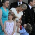  La comtesse Sophie de Wessex et ses enfants James et Louise étaient à Buckingham Palace le 26 juillet 2012 pour le passage du relais de la flamme olympique. 