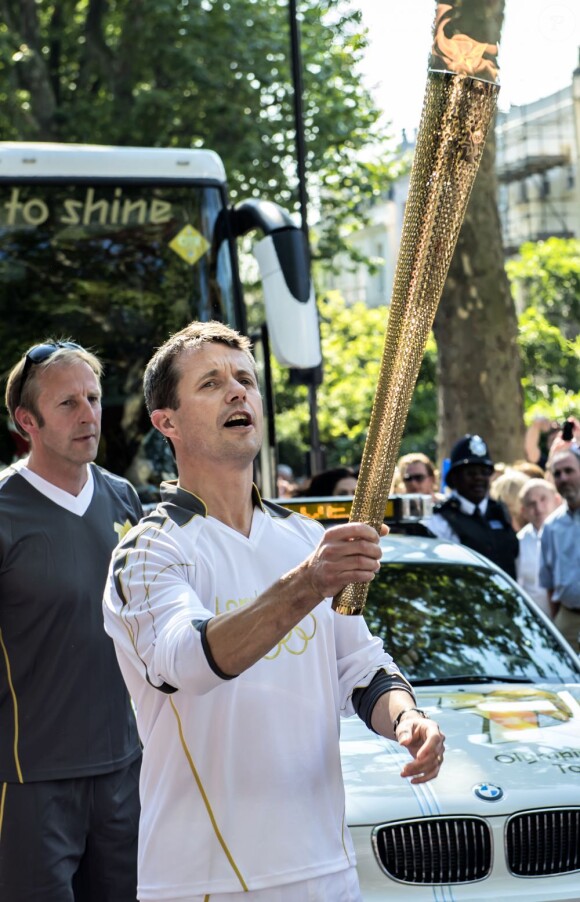 Le prince Frederik de Danemark était l'un des relayeurs de la flamme olympique le 26 juillet 2012.