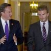 David Beckham rencontre le Premier ministre David Cameron, au 10 Downing Street à Londres, le 26 juillet 2012.