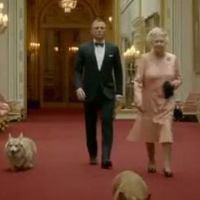 JO 2012 : La Reine saute en parachute avec James Bond, le pays sous le choc