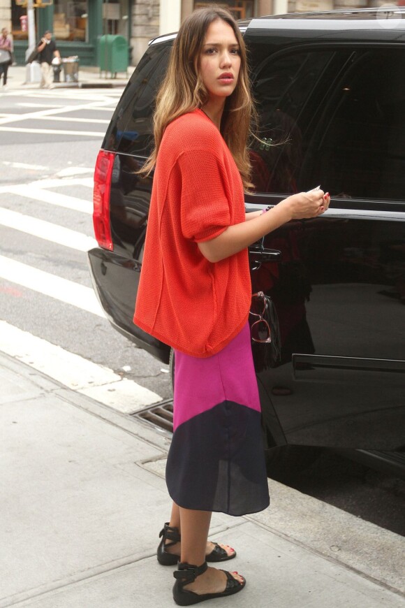 Même pour une escapade en famille, Jessica Alba soigne son look. New York, le 28 juillet 2012.
