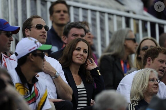 Le prince William et Kate Middleton ont vibré, ainsi que le prince Harry, pour Zara Phillips, médaille d'argent du concours complet par équipes le 31 juillet 2012 à l'issue du saut d'obstacles, où la cavalière royale a encore excellé sur High Kingdom, aux Jeux olympiques de Londres.