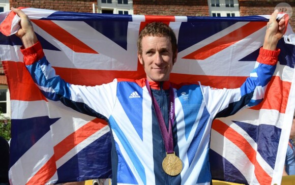 Bradley Wiggins a décroché la médaille d'or du contre-la-montre lors des Jeux olympiques de Londres le 1er août 2012 sous les acclamations d'une foule massive venue applaudir la star locale