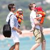 Neil Patrick Harris, son compagnon David Burkta et leurs jumeaux Gideon Scott et Harper Grace arrivent au Club 55 à Saint-Tropez le 2 août 2012