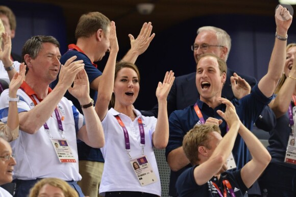 Kate Middleton et le prince William ont explosé de joie jeudi 2 août 2012 au vélodrome de Stratford pour la médaille d'or du trio britannique Philip Hindes-Chris Hoy-Jason Kenny, champions de la vitesse sur piste aux Jeux olympiques.