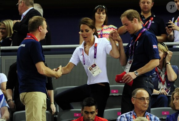 Kate Middleton et le prince William à leur arrivée jeudi 2 août 2012 au vélodrome de Stratford pour voir le trio britannique Philip Hindes-Chris Hoy-Jason Kenny décrocher la médaille d'or de la vitesse sur piste aux Jeux olympiques.