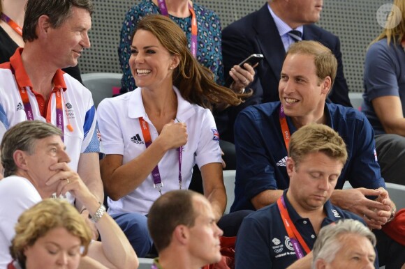Kate Middleton et le prince William ont intensément suivi jeudi 2 août 2012 au vélodrome de Stratford la finale de la vitesse sur piste des Jeux olympiques, assistant au triomphe du trio britannique Philip Hindes-Chris Hoy-Jason Kenny.