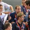 Kate Middleton et le prince William, salués ici par le prince Carl Philip de Suède, ont vibré jeudi 2 août 2012 au vélodrome de Stratford pour la médaille d'or du trio britannique Philip Hindes-Chris Hoy-Jason Kenny, champions de la vitesse sur piste aux Jeux olympiques.