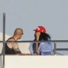 Rihanna découvre en compagnie d'un ami son yacht le Latitude en Sardaigne le 15 juillet 2012