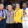 Audrey Tcheuméo le 2 août 2012 sur le podium des Jeux olympiques après avoir décroché la médaille de bronze